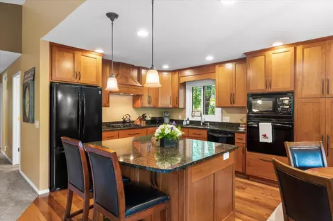3309 Casco Cir, Wayzata, MN 55391