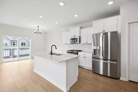 10254 Birchwood Cir, Chaska, MN 55318