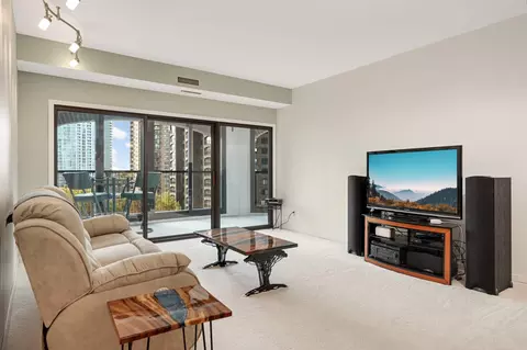 1201 Yale Pl #801, Minneapolis, MN 55403