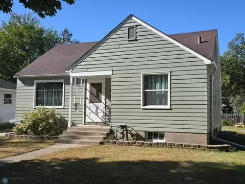1111 2nd St S, Moorhead, MN 56560