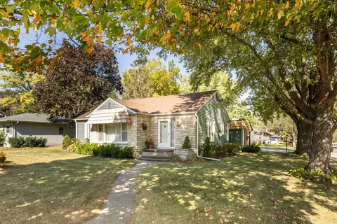 402 2nd St NW, Dodge Center, MN 55927