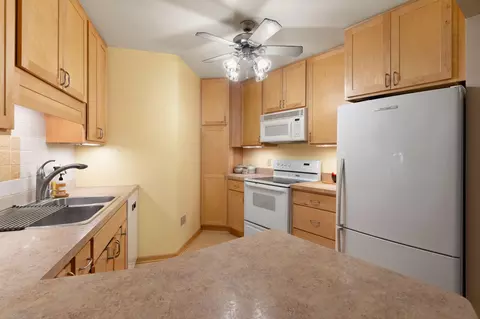 2690 Oxford St N #246, Roseville, MN 55113