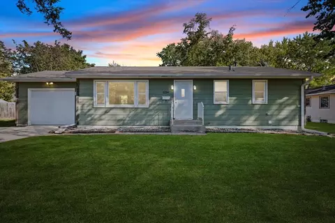 1234 Laurel Ave, Saint Paul Park, MN 55071