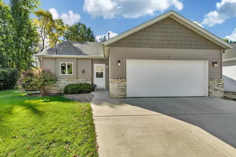 28 Pine Tree Ct, Sartell, MN 56377