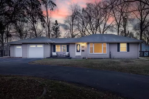 11201 Royzelle Ln, Minnetonka, MN 55305