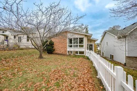 1659 Fernwood St, Saint Paul, MN 55108