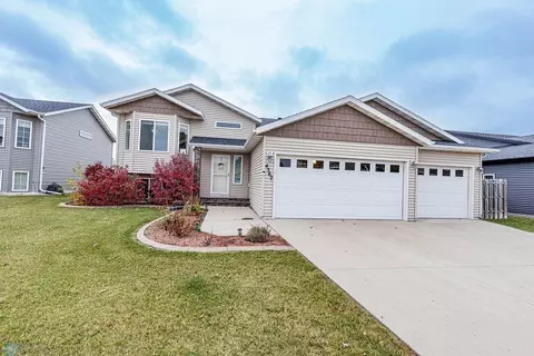 4567 15th St S, Moorhead, MN 56560