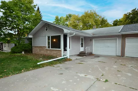 10750 Berglund Ave, Chisago City, MN 55013