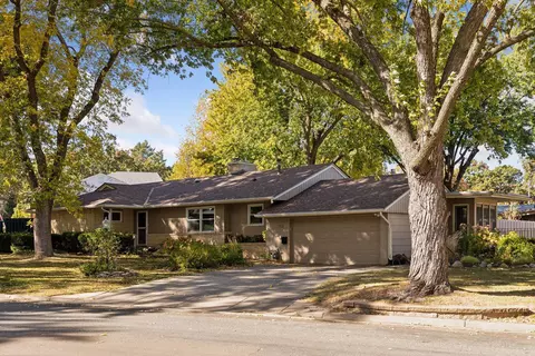 703 S Drillane Rd, Hopkins, MN 55305