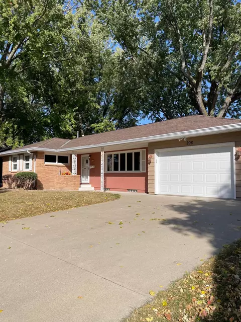 208 Terrace Dr, Mankato, MN 56001