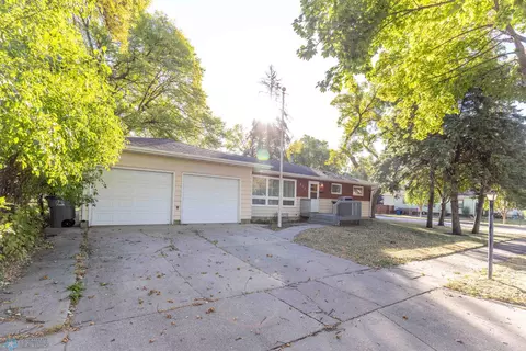 822 3rd St S, Moorhead, MN 56560