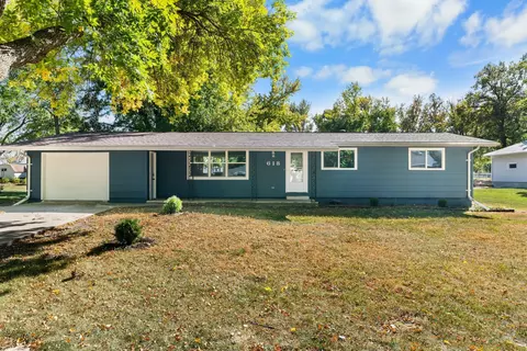 618 E 13th St, Blue Earth, MN 56013