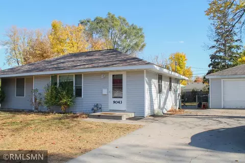 9043 13th Ave S, Bloomington, MN 55425