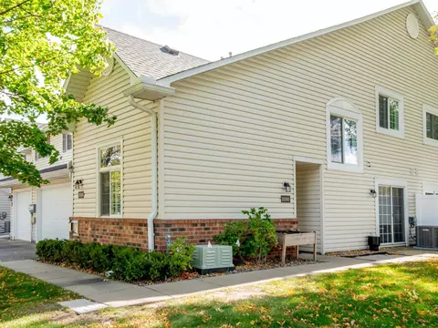 2550 Lockwood Dr #62, Mendota Heights, MN 55120