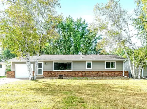 2050 Carnelian Ln, Eagan, MN 55122