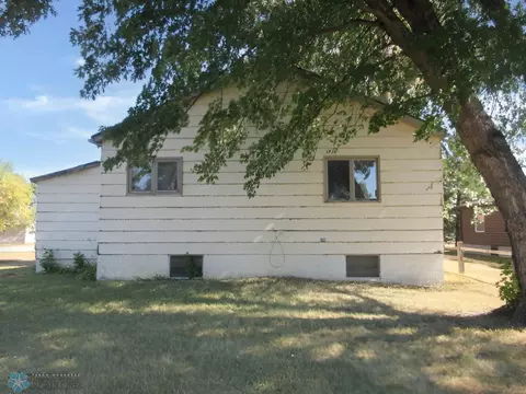 204 Maple Ave, Oakes, ND 58474 photo 5