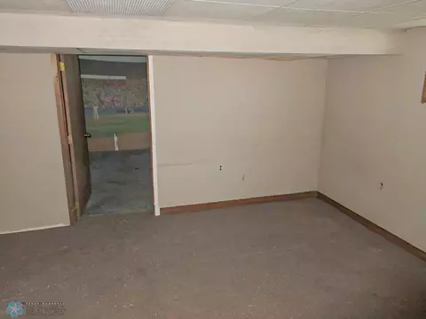 204 Maple Ave, Oakes, ND 58474 photo 18