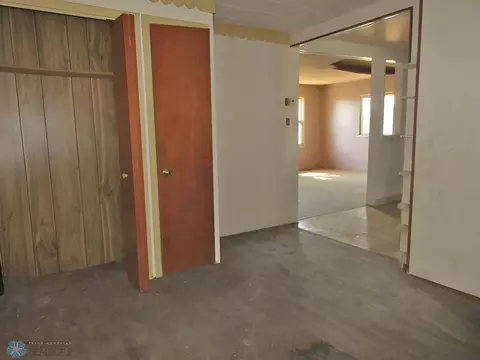 204 Maple Ave, Oakes, ND 58474 photo 8