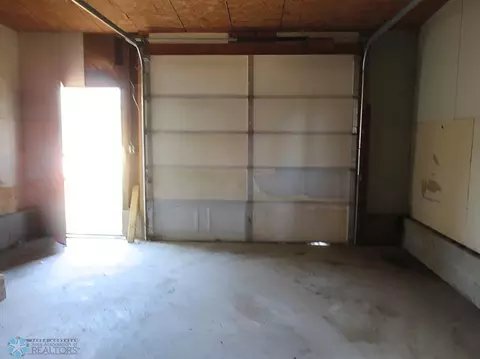 204 Maple Ave, Oakes, ND 58474 photo 7