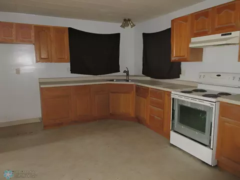 204 Maple Ave, Oakes, ND 58474 photo 11