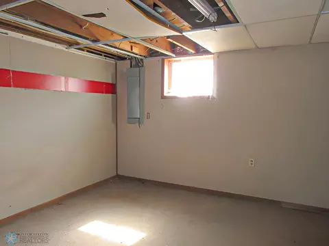 204 Maple Ave, Oakes, ND 58474 photo 21