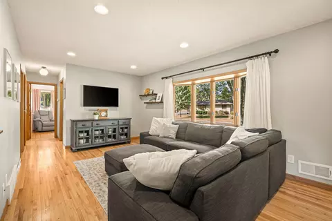 4000 Cinnabar Dr, Eagan, MN 55122 photo 4