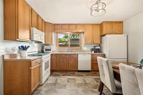 4000 Cinnabar Dr, Eagan, MN 55122 photo 8