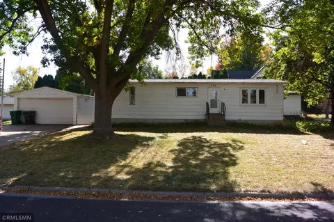 1520 12th St E, Glencoe, MN 55336 photo 2
