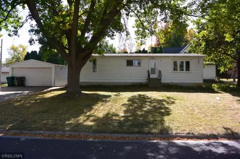 1520 12th St E, Glencoe, MN 55336