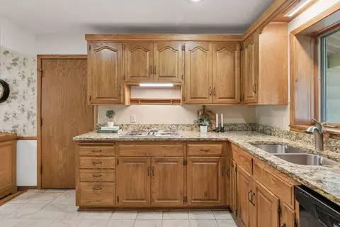 16320 Devon Dr, Minnetonka, MN 55345 photo 10