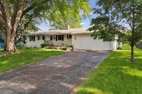 16320 Devon Dr, Minnetonka, MN 55345 photo 2