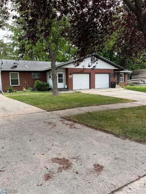 2614 Atlantic Dr S, Fargo, ND 58103