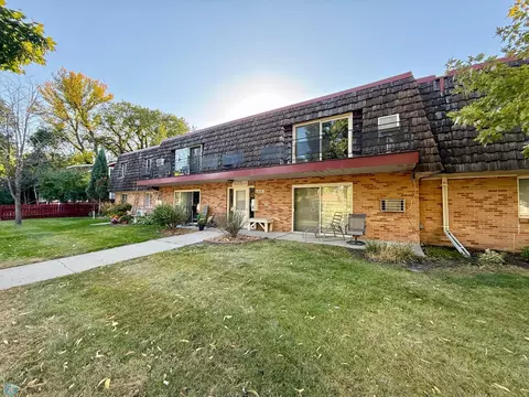 1111 4th St S #D, Moorhead, MN 56560