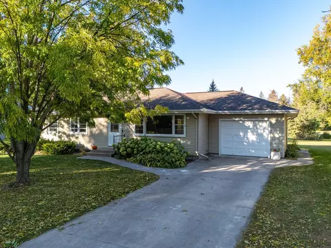 819 Thorndale Ave, Crookston, MN 56716