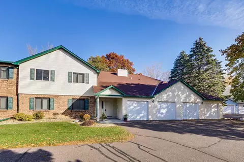 979 Heritage Ct E, Vadnais Heights, MN 55127