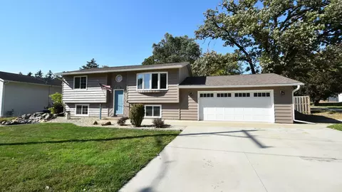 516 Pearl St, Zumbrota, MN 55992