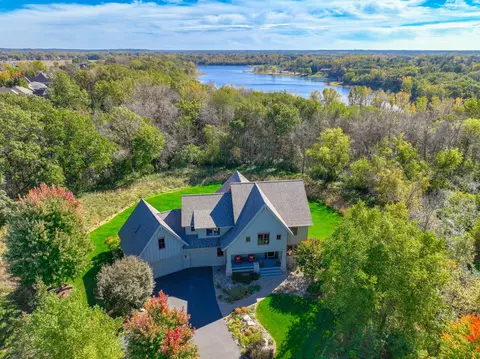 10079 Tapestry Hl, Lake Elmo, MN 55042