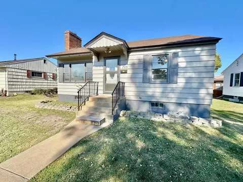 705 10th St S, Virginia, MN 55792