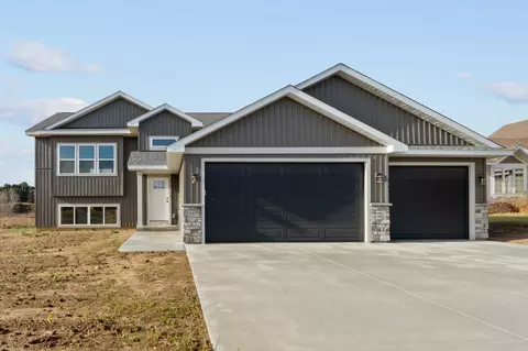 1560 Squirrel Way, New Richmond, WI 54017