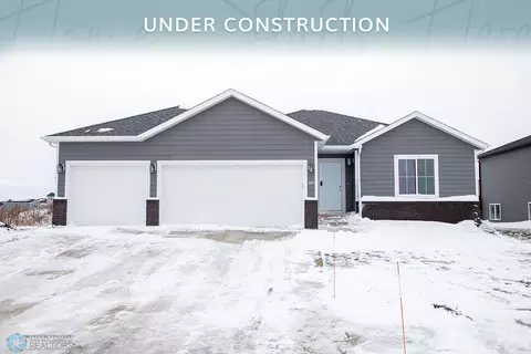 303 Lionheart Dr, Horace, ND 58047