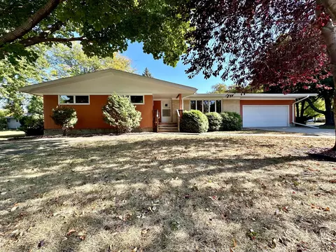 300 N Hill St, Marshall, MN 56258