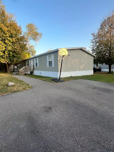 125 Mozart Ave W, Mankato, MN 56001
