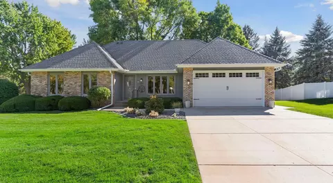 10415 40th Ave N, Plymouth, MN 55441