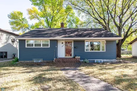 1015 College St N, Fargo, ND 58102