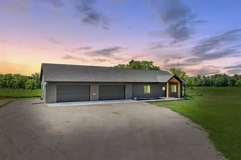 2873 317th Ave NE, Cambridge, MN 55008