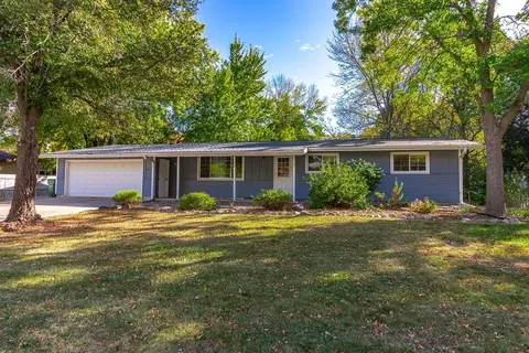725 Lantha Ave SE, Cokato, MN 55321