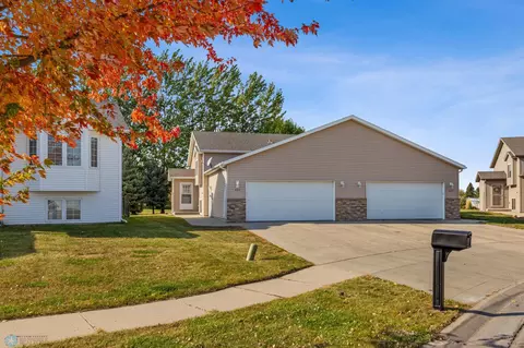 633 32nd St N, Moorhead, MN 56560