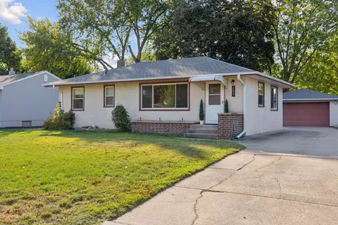 2697 Apache Rd N, North Saint Paul, MN 55109