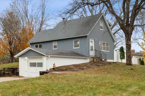 204 W 77th St, Chanhassen, MN 55317