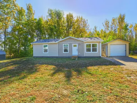 99 Lindstrom Ave E, Grove City, MN 56243